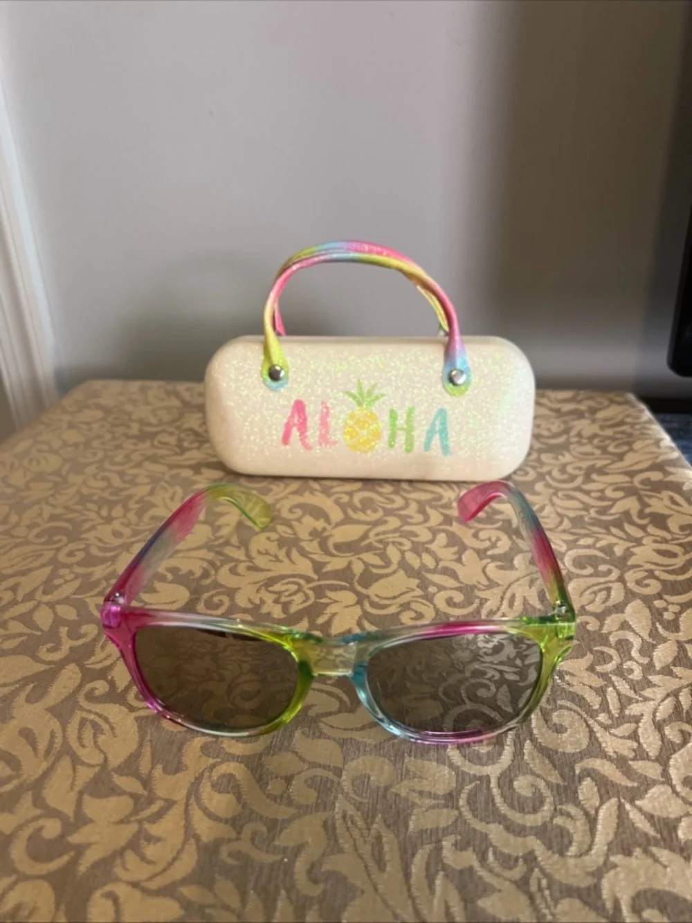 Tommy Bahama Kids Colorful Sunglasses and Hard Case Aloha Hawaiian Theme